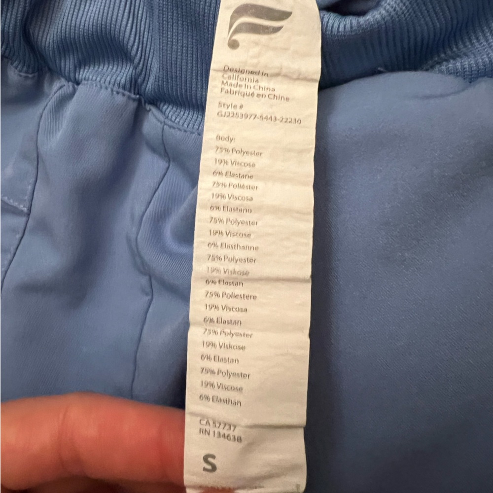 Blue Fabletics Scrub Set - Picture 8 of 9